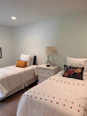 3 bedrooms, desk, iron/ironing board, WiFi