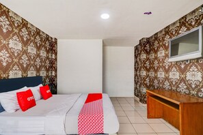 Phòng Suite Deluxe | Bàn, khu vực làm việc phù hợp cho laptop 