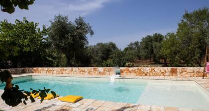 Trullo Nonna Netta con Piscina Idromassaggio e Area Giochi