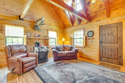 Secluded Oakland Cabin w/ Private Yard!