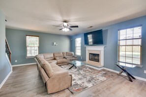 TV, fireplace