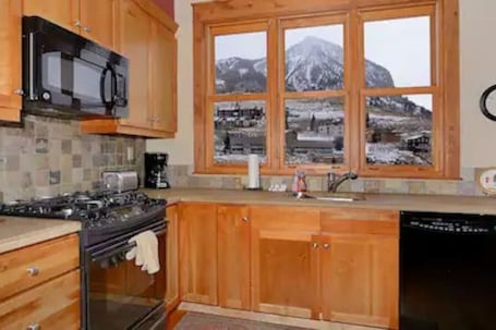 Fridge, microwave, oven, stovetop. Four-Bedroom Home, Private Hot Tub, Amazing Views