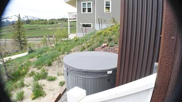 Bañera de hidromasaje al aire libre