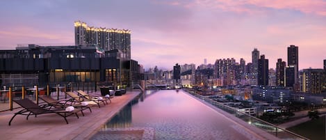 Infinity pool