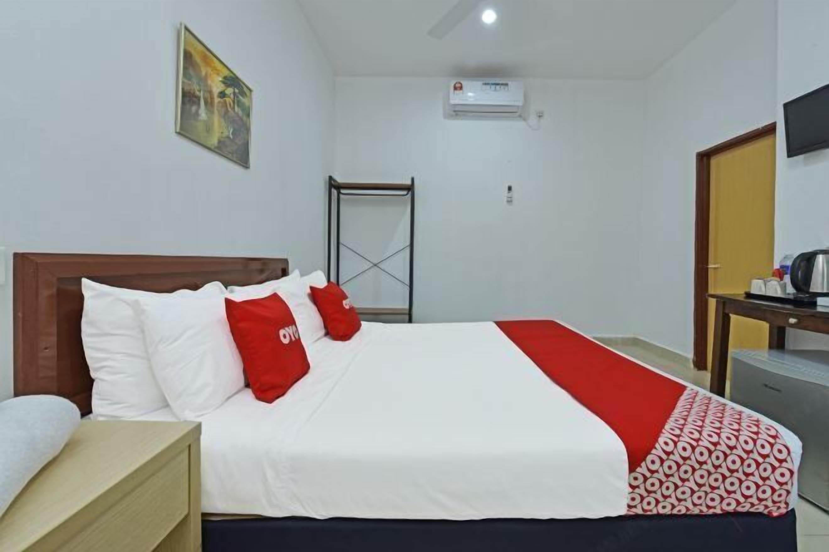 Laptop workspace, free WiFi, bed sheets