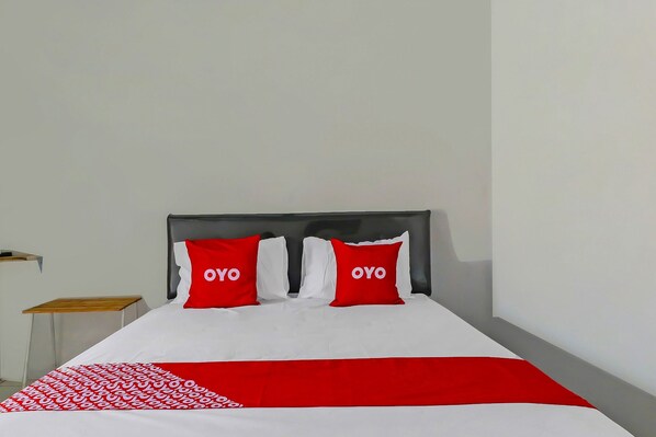 Standard Double Room | Laptop workspace, free WiFi, bed sheets