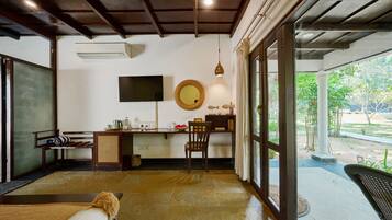Luxury Double Room | Free WiFi, bed sheets