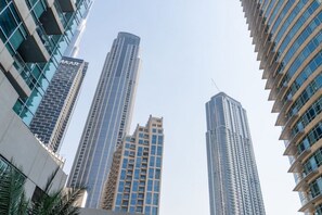 Exterior - 1 Bed Downtown| Walk to Dubai Mall & Burj Khalifa (Downtown Dubai)