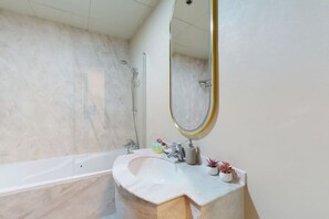 Hair dryer - 1009 V3 Tower, Jumeirah Lake Tower (Jumeirah Lake Towers)