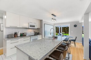 Fridge, microwave, oven, stovetop - Bodur's Nest Whispering Garden (Tacoma)