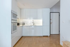 Réfrigérateur, four, plaque de cuisson, lave-vaisselle