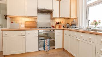 Frigorífico, lavavajillas, hervidor eléctrico y tostadora