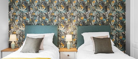 House | 4 bedrooms, premium bedding, iron/ironing board, free WiFi