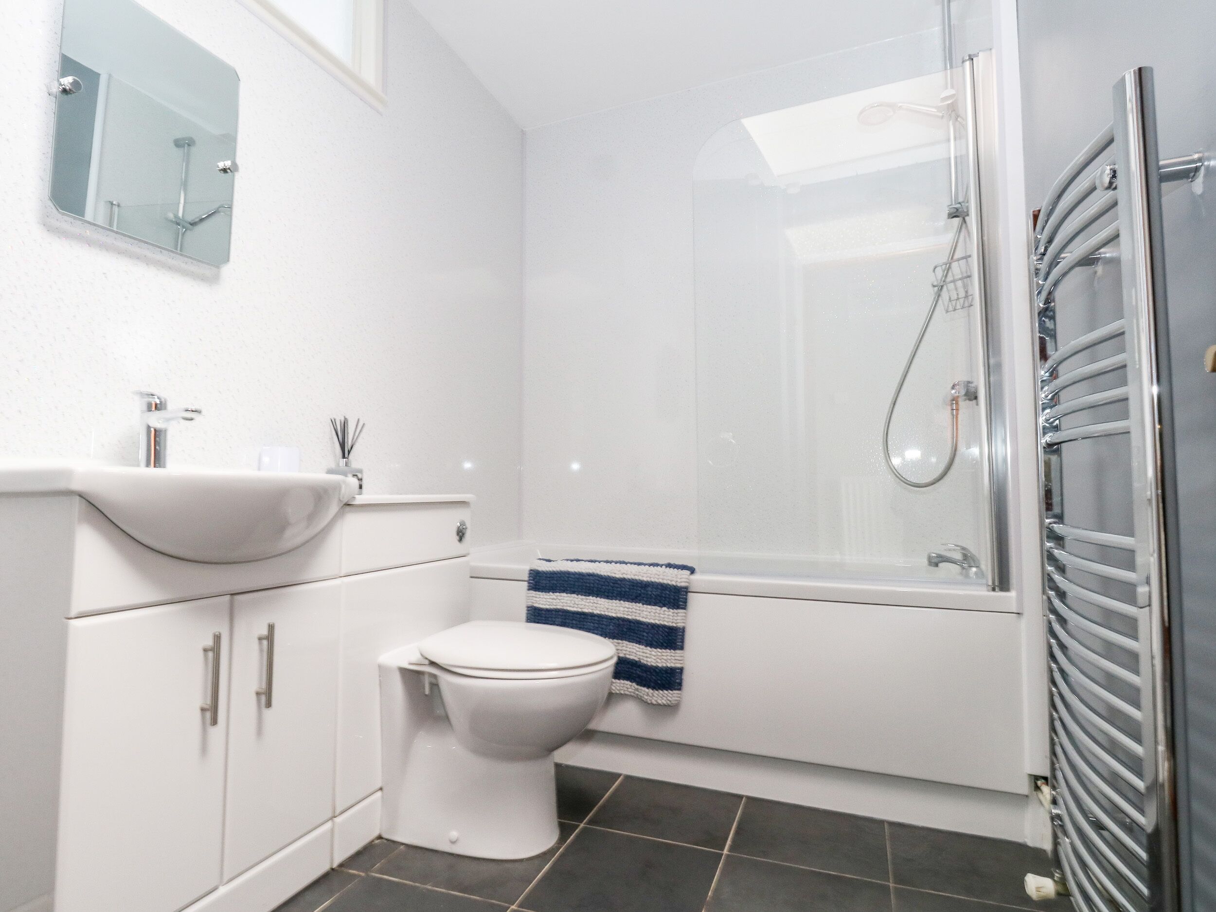 Cottage | Bathroom | Shower