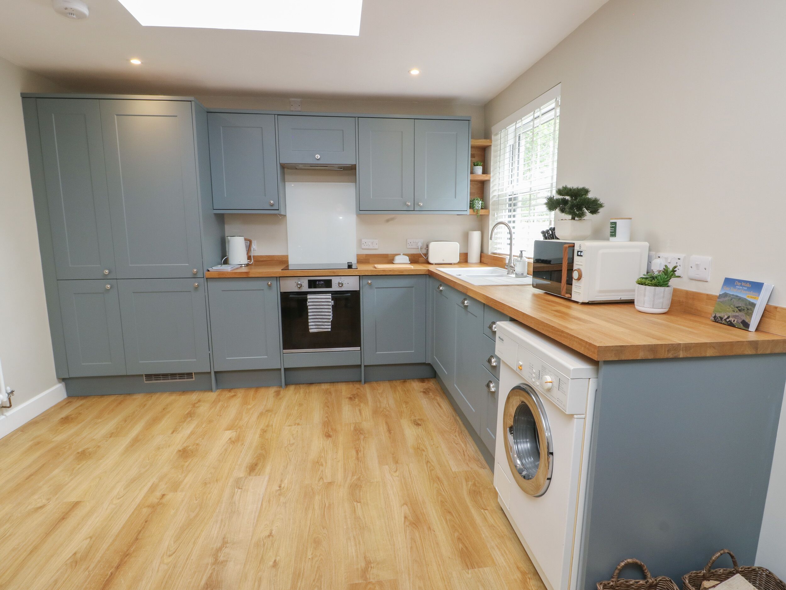 Fridge, dishwasher, electric kettle, toaster