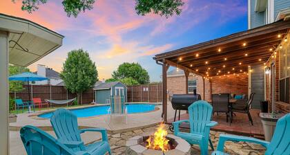 Cozy & Spacious Home w/ Private Pool, BBQ, Game Room close to DFW, Sleeps 10-12