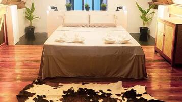Deluxe Double Room | Rollaway beds, bed sheets