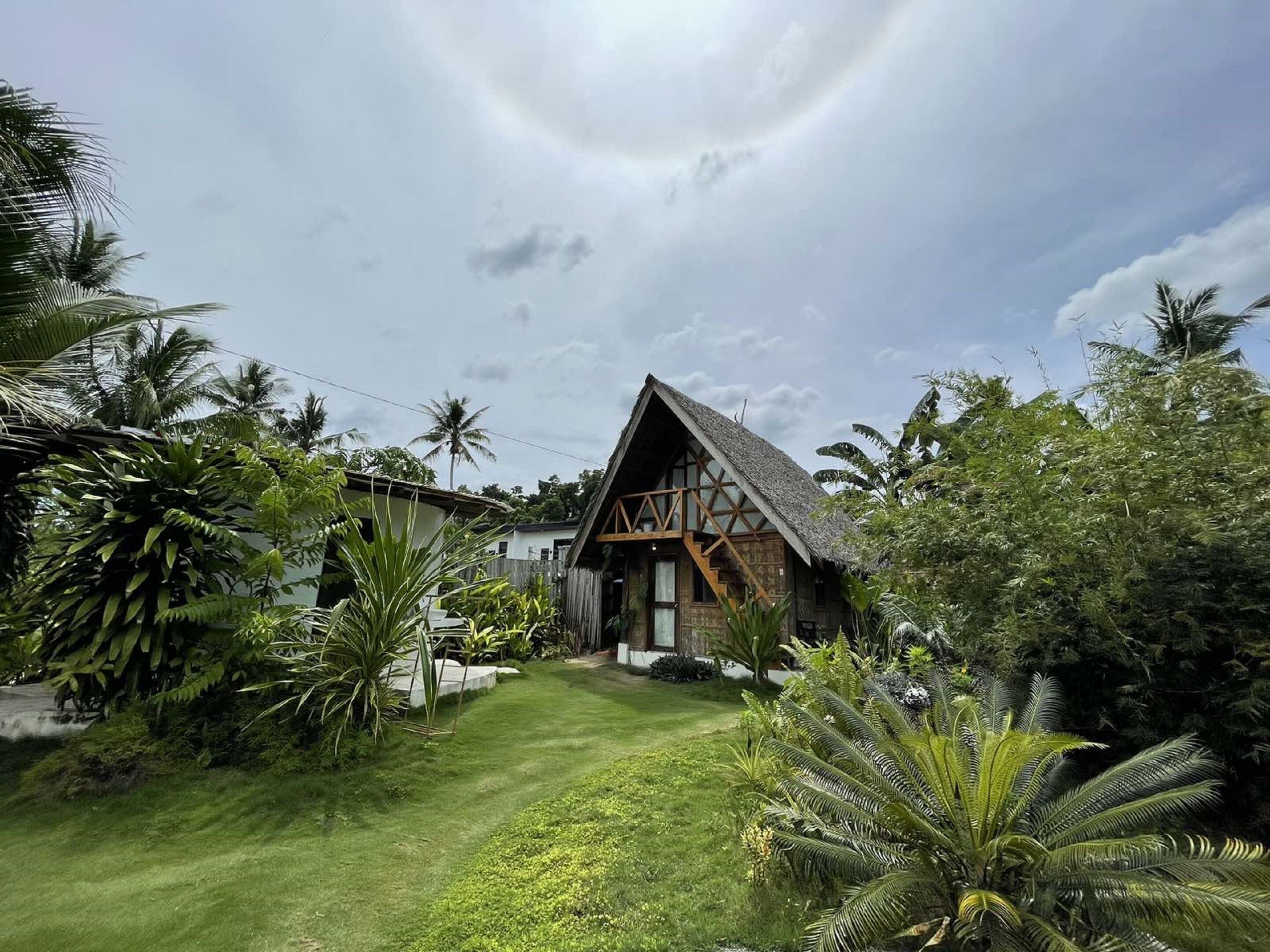 Kamar Double Standar | Tempat tidur lipat/tambahan dan seprai linen
