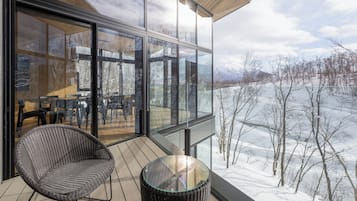 Tsubasa at Hanaridge 4+1 Bedroom Chalet with Onsen | Terrace/patio