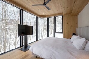 Chalet, 4 habitaciones, para no fumadores (Onsen) | 5 habitaciones, caja de seguridad en la habitación y escritorio 