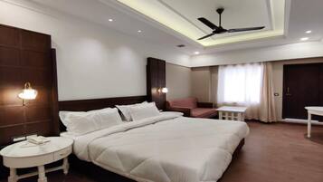 In-room safe, soundproofing, iron/ironing board, free WiFi