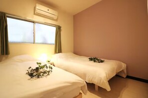 5 bedrooms, desk, blackout drapes, iron/ironing board - Nishi-Shinjuku HOUSE FIVE 1F (Tokyo)