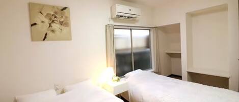 Basic Apartment | 5 bedrooms, desk, blackout curtains, iron/ironing board