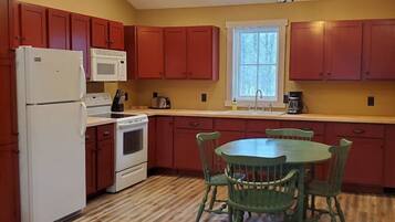 Frigorífic, microones, forn i placa de cuina