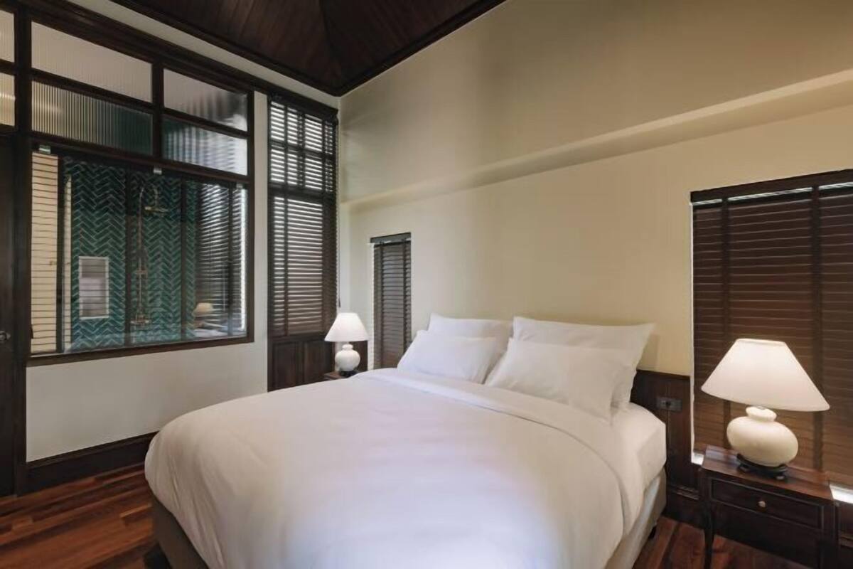 Minibar, desk, free WiFi, individually furnished
