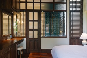 Deluxe Double Room | Minibar, individually furnished, desk, free WiFi