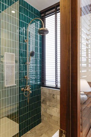 Regadera, regadera tipo lluvia, amenidades de baño gratuitas 