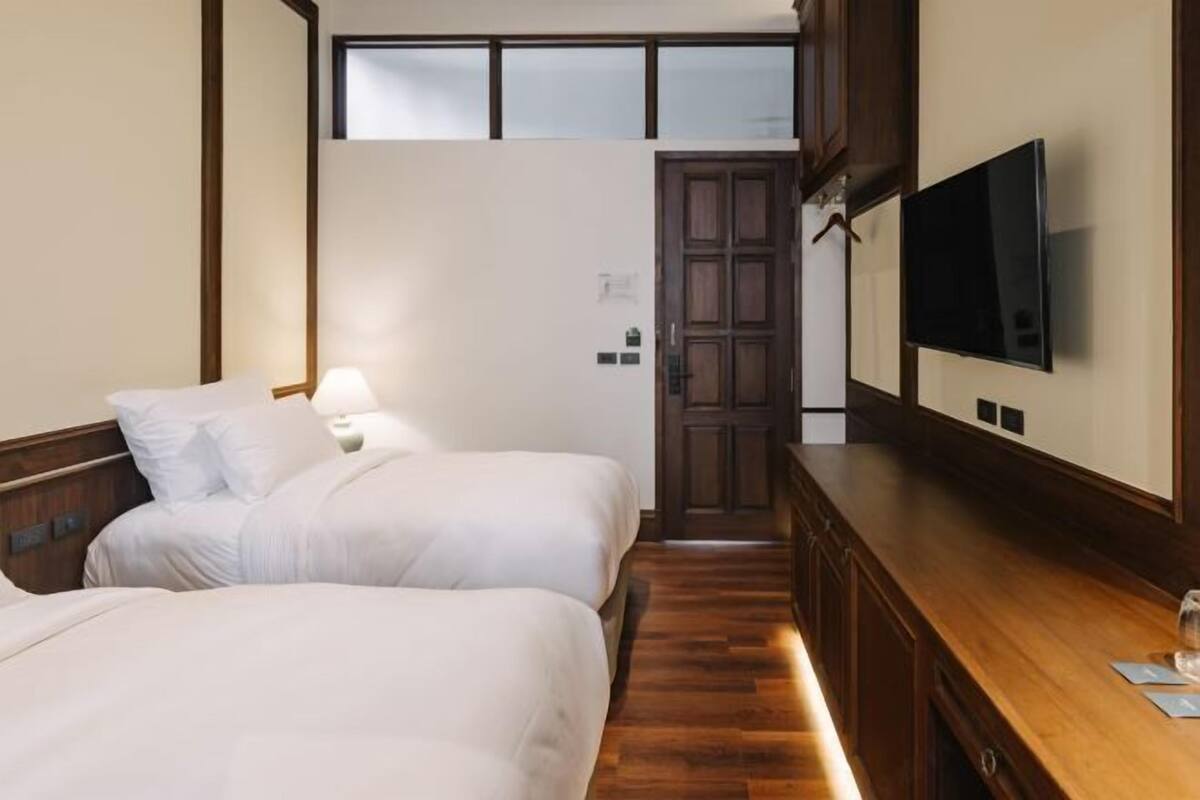 Minibar, desk, free WiFi, individually furnished