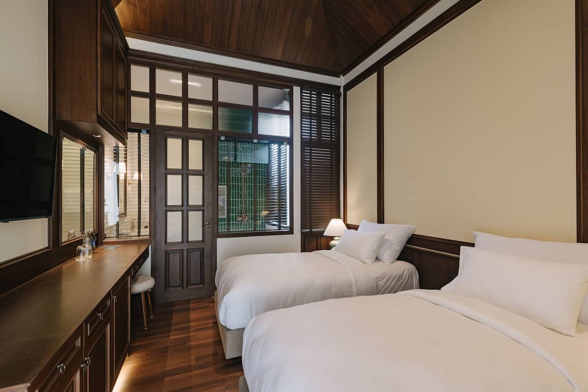 Deluxe Twin Room | Minibar, individually furnished, desk, free WiFi