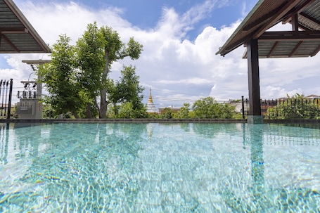Outdoor pool. Coucou Hotel