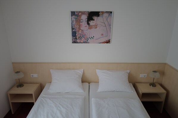 Comfort Double or Twin Room | Desk, soundproofing, free WiFi - Hotel Am Bad (Esslingen)