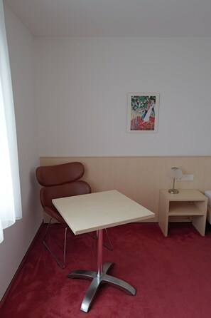 Comfort Single Room | Living area - Hotel Am Bad (Esslingen)