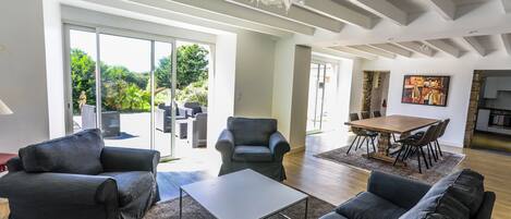 Comfort Cottage | Living area | 24-inch flat-screen TV with digital channels, TV