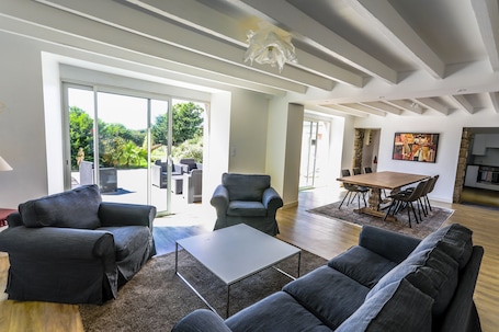 Comfort Cottage | Living area. La Villa Bel Air