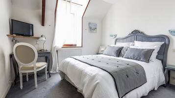 1 chambre, décoration personnalisée, ameublement personnalisé, bureau