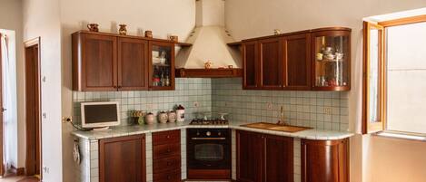 Fridge, oven, coffee/tea maker, cookware/dishes/utensils