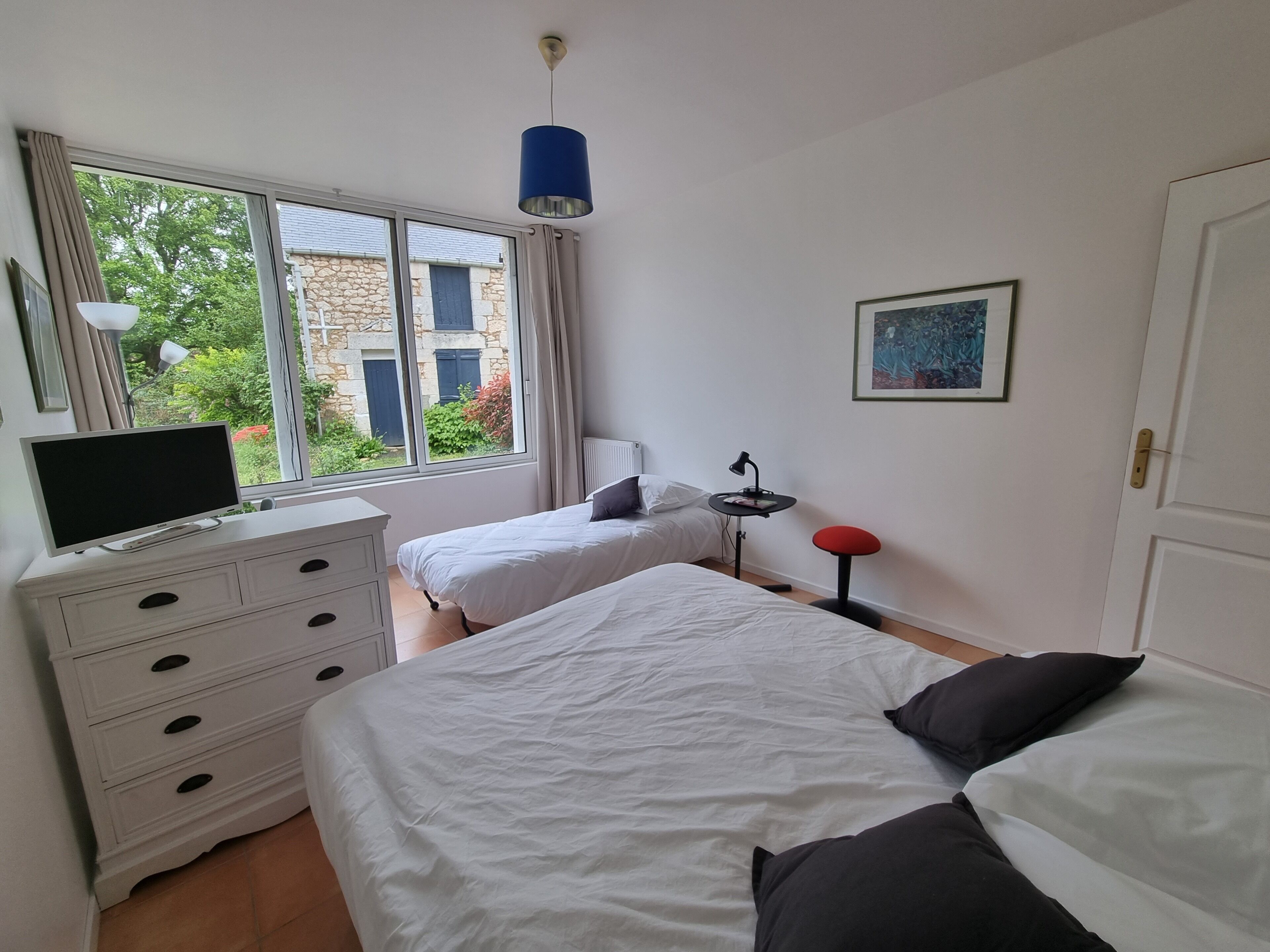 4 slaapkamers, een bureau, een strijkplank/strijkijzer, gratis wifi