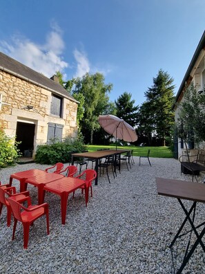 تناول الطعام بالخارج