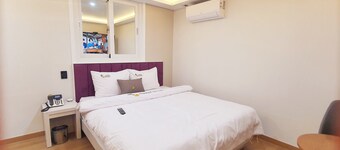 SWEET HOTEL