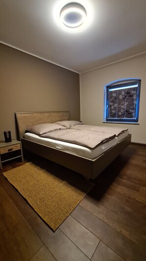 1 bedroom, in-room safe, desk, iron/ironing board