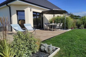 Outdoor dining - Gîte in Etretat near Cliffs & Beach (Bordeaux-Saint-Clair)