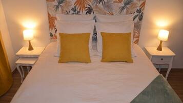 2 bedrooms, iron/ironing board, WiFi