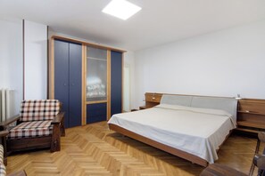 3 dormitorios, tabla de planchar con plancha, wifi gratis y ropa de cama