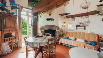 Televisión y chimenea