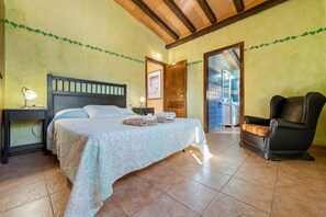 5 chambres, fer et planche à repasser, accès au Wi-Fi (inclus)