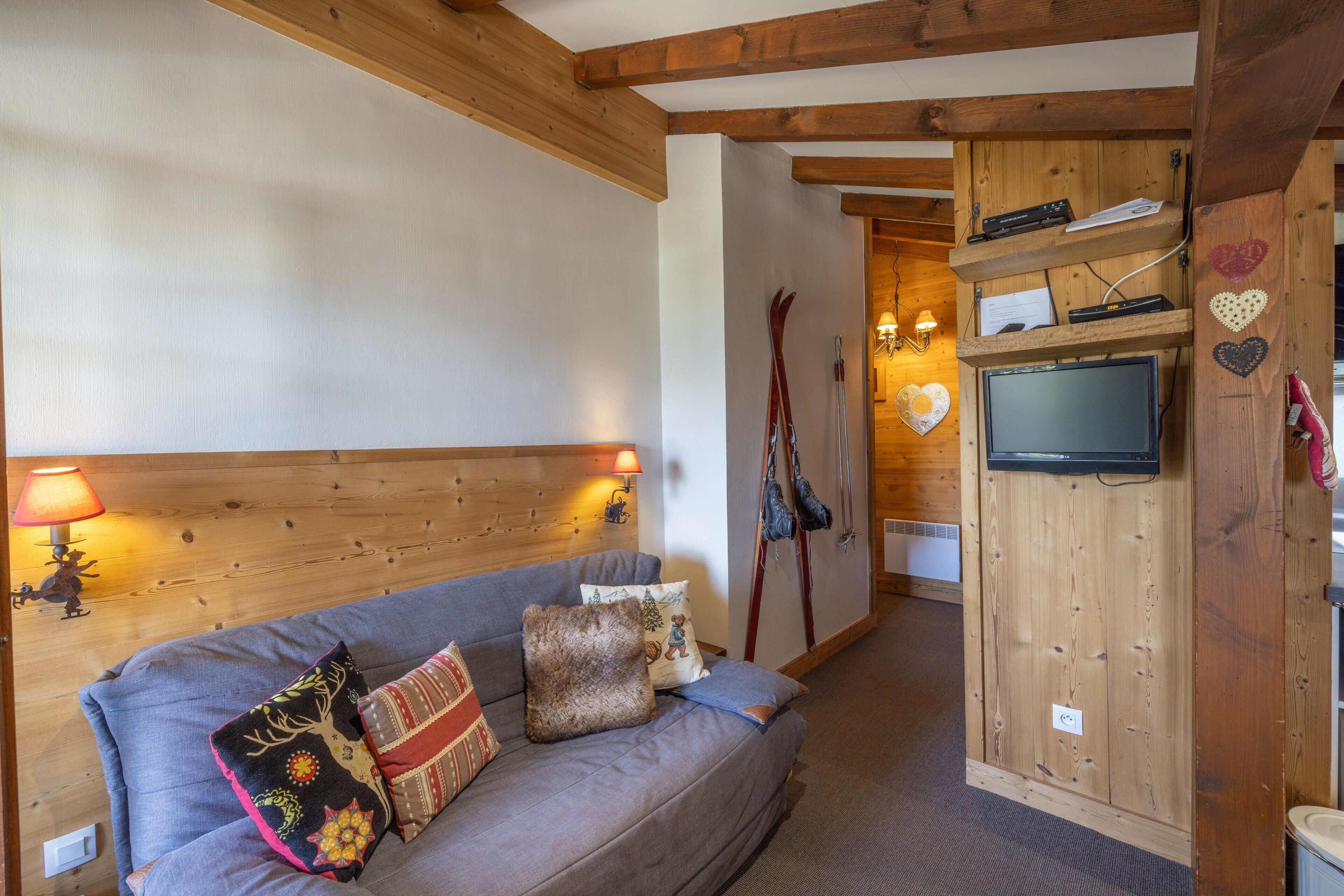 Fernseher, DVD-Player, Stereoanlage